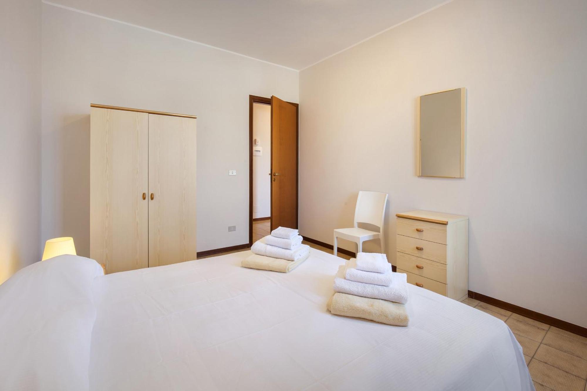 Apartment Rosa Bourbon Lazise Exterior photo